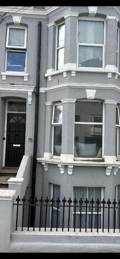 Charming, Bright, Hilltop Apartment. 哈斯丁 外观 照片